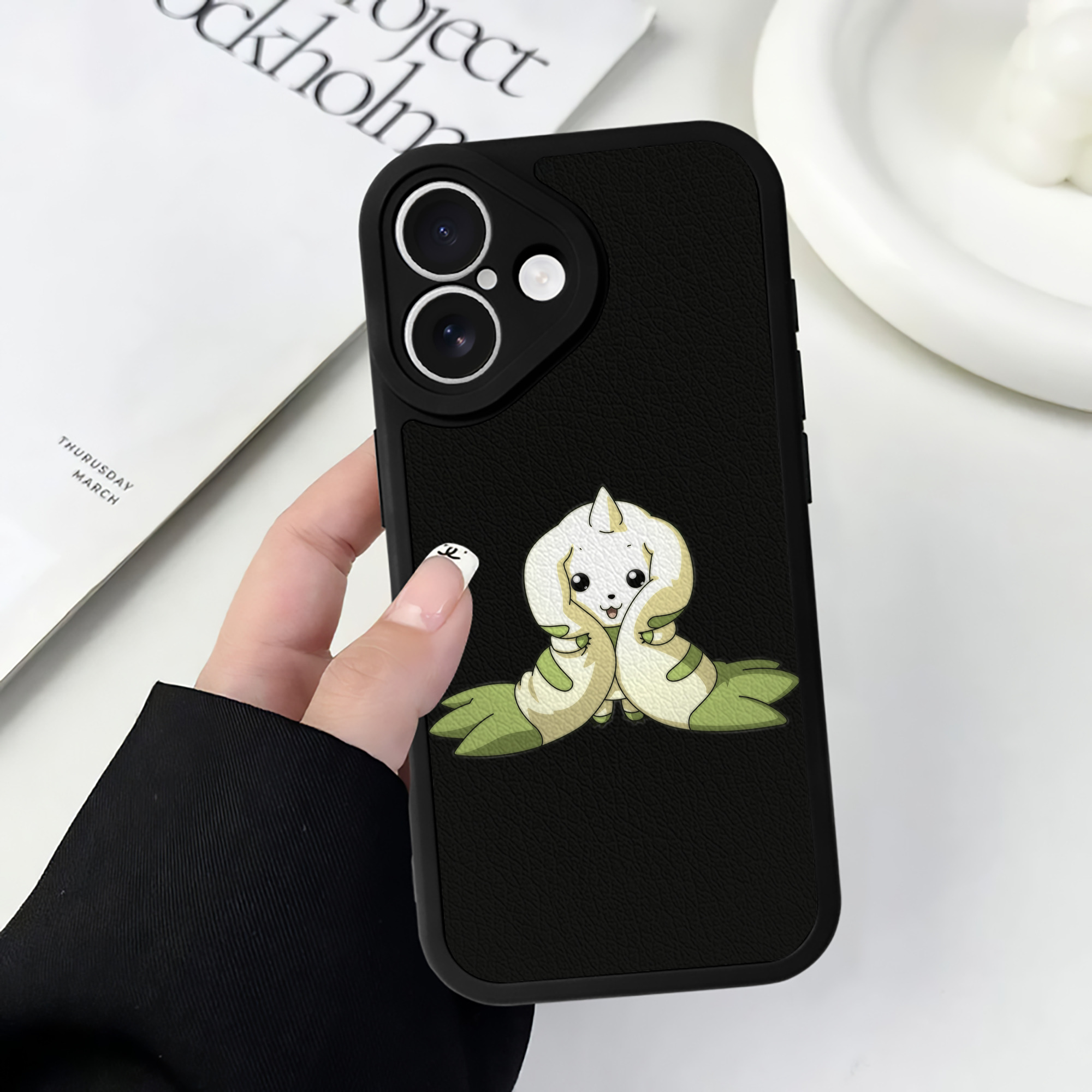（画像用） Digimon デジタルモンスター/デジモン 【iPhone 16シリーズ対応】シリコンスマホケース（レザー調） 材質：シリコン